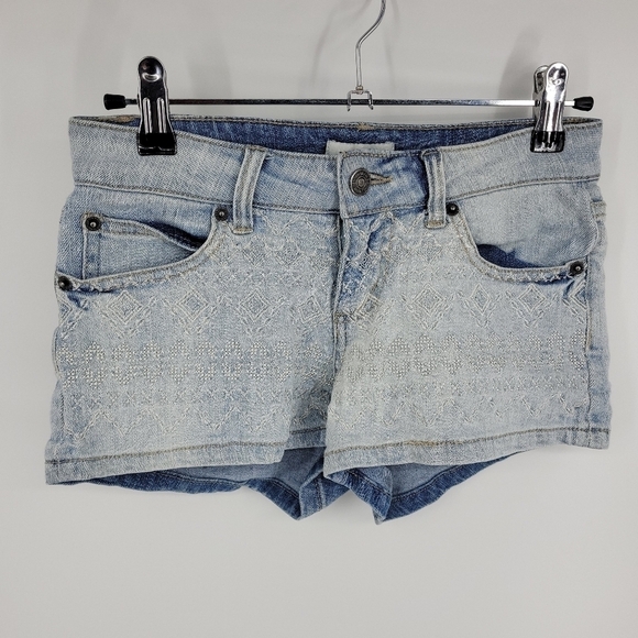 Forever 21 Womens Light Wash/Bleached Shorts With Metallic Embroidery Detail 24 - Picture 12 of 12